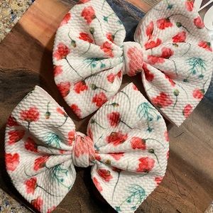 Matching set of bows. Poppy print.